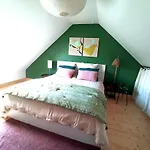 Dans Atelier D'artiste Bed and Breakfast