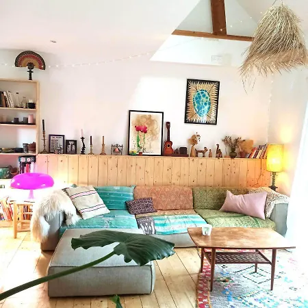 Dans Atelier D'artiste Bed & Breakfast